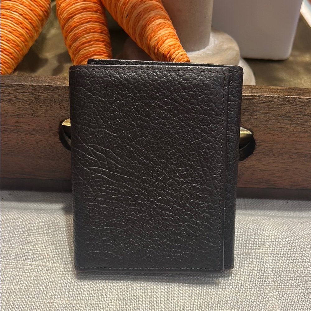 John Weitz Men's Brown Leather trifold slim Wallet NWOT